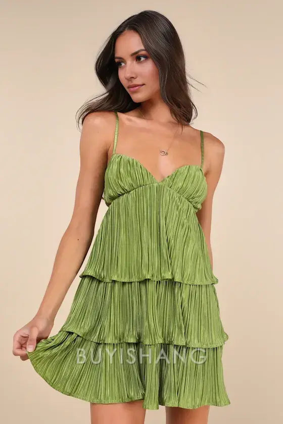 Buyishang Elegant Green Pleated Tiered Mini Dress with Thin Straps: A Breezy Choice for Summer Vacations